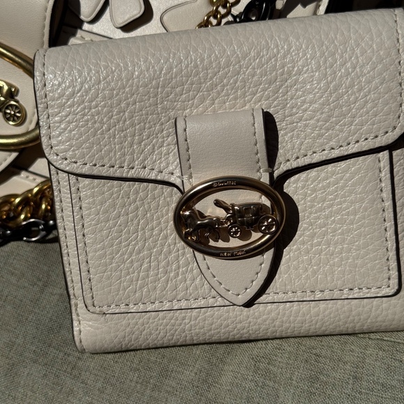 Coach Small Georgie Wallet Chalk Pebbled Leather Horse & Carriage Medallion - Picture 2 of 15